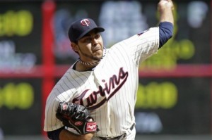 Pedro Hernández de los Mellizos de Minnesta lanza ante los Rangers de Texas (AP )