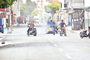 Las manifestaciones violentas obligaron a cerrar los negocios en San Francisco de Macorís.