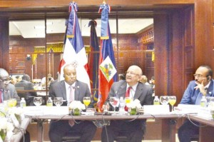 Los comisionados dominicanos y haitianos se reunieron ayer en la Cancillería. 