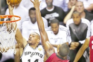 Gay Neal fue el sustituto ideal de Tony Parker ayer frente a los Heat. (AP ) 