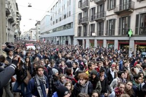 Estudiantes se suman a las demandas económicas y sociales en Milán, Italia.(Foto:Efe).