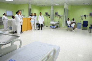 El viceministro de Salud Pública, Nelson Rodríguez Monegro, dejó en funcionamiento las nuevas áreas de emergencias en el hospital Juan Pablo Pina, las cuales llevaban más de un año de haber sido inauguradas pero no operaban por falta de personal. La (Laritza Calvo) -