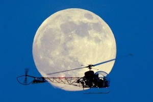 La “superluna” fue vista este domingo en algunos países 14% más grande de lo normal por su acercamiento a la Tierra. -