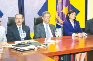 Medina, Fernández y Cedeño en la reunión de anoche. (Romelio Montero) - 