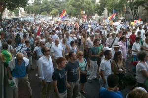 Miles de españoles marcharon este domingo en contra de la privatización de la salud. (Foto: @FotoSpanishRev)