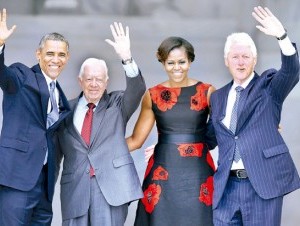 Barack Obama, Jimmy Carter, Michell Obama y Bill Clinton conmemoraron la fecha. (AP ) 