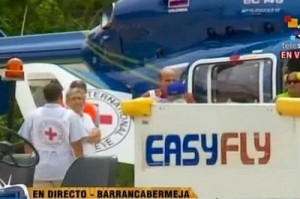 Misión humanitaria llega al aeropuerto de Barrancabermeja para recibir al ciudadano canadiense. (foto: teleSUR)