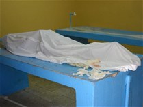 El cadáver fue llevado a la morgue del hospital regional universitario Jaime Mota. Fuente externa.