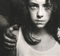 “El abuso sexual se puede presentar a cualquier edad. Aunque se debe recordar que mientras menor edad, más vulnerable e indefensa la víctima”, dice la especialista.