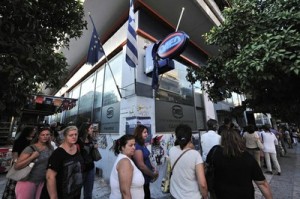 Los sindicatos aseguran que de los seis mil 239 empleados no docentes de las universidades, el Gobierno tiene pensado despedir a mil 765. (foto: Archivo)