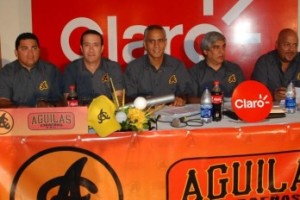  La mesa de las Águilas Cibaeñas, encabezada por su gerente general, Starlin Javier (M. Castro)