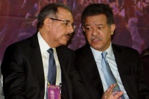 Danilo Medina y Leonel Fernández en las pasadas plenarias del PLD. (Edward Roustand) - See more at: http://www.elcaribe.com.do/2013/12/10/medina-apoyara-candidato-las-bases#sthash.qGZUPc6k.dpuf