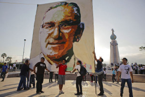 Salvadoreños conmemoran 34 años del asesinato de Monseñor Romero .