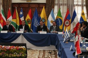 Expertos de la Unión de Naciones Suramericanas se reúnen en Quito.