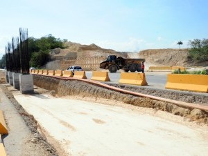 La Circunvalación de Santo Domingo, que unirá al puerto de Haina con Boca Chica, está prevista para ser entregada en noviembre de este año. 