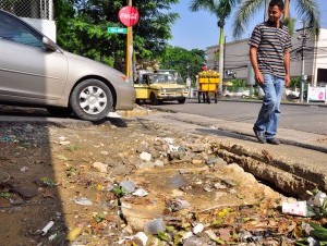 La ciudadanía reclama a la Alcaldía un intenso programa de bacheo en las principales vías del municipio. (AP ).