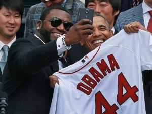 David Ortiz durante el “selfie” que se tomó con el presidente Barack Obama. 