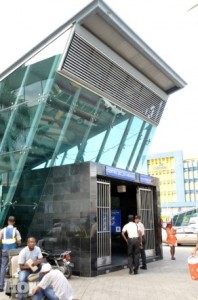 En esas condiciones se encuentran los elevadores y escaleras eléctricas de la línea Uno del Metro de Santo Domingo. Algunas llevan meses y otras años que no funcionan. Francisco Reyes.