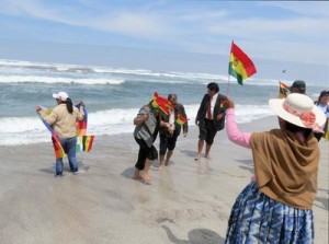 Bolivia reclama una salida al mar por lo que presentó memoria marítima ante La Haya. 