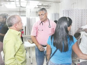 El ministro de Salud ya visitó los centros asistenciales de Haina y Nigua. 