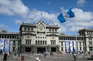 Gobierno de Guatemala rechaza supuesto espionaje contra el expresidente Álvaro Colom .