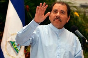 Presidente de Nicaragua, Daniel Ortega, saludó y felicitó a Luis Guillermo Solís .