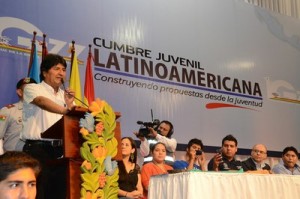 Presidente boliviano inauguró la Cumbre Juvenil en la ciudad de Santa Cruz .