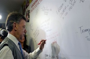 Juan Manuel Santos visitó el Call Center de las Víctimas. 