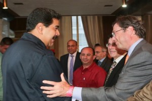 En una reunión con más de 700 empresarios venezolanos, Maduro hizo anuncios sobre el impulso a sectores productivos que favorecerán al pueblo. 