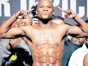 El mundo del deporte está bien atento a la esperada pelea millonaria que este sábado tendrán Mayweather y Maidana. (AP ).