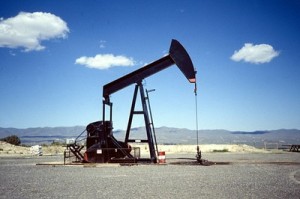 Con el estatuto que se presentó el jueves en el Parlamento, se habilitaría a la estatal Petróleos Paraguayos a participar en explotación petrolera.