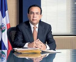 El gobernador del Banco Central, Héctor Valdez Albizu. 