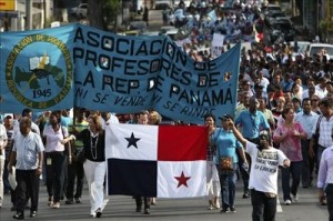 Dirigentes de los gremios docentes de Panamá reiteraron hoy que solo abandonarán la huelga nacional cuando se les escuche.