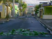 Una de las calles de Salcedo durante el primer día de huelga.