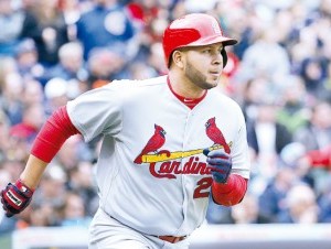 Jhonny Peralta dio su séptimo jonrón del año en el revés de San Luis 6-5 ante los Cubs. (AP).