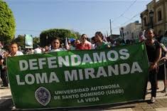 Campesinos montan vigilia en demanda explotación de loma Miranda.