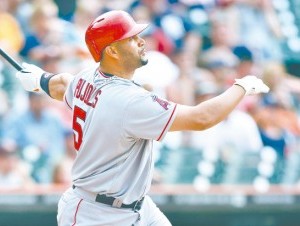 Pujols necesita 13 dobles para empatar con Manny Ramírez (547), quien es el criollo con más batazos de dos bases en la historia. (AP ) .