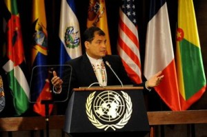 Presidente ecuatoriano llamó a superar "posiciones neocoloniales" en Latinoamérica .