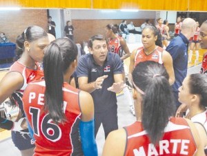 Marcos Kwiek junto a la selección de RD.