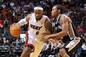 Kewhi Leonard y LeBron James.