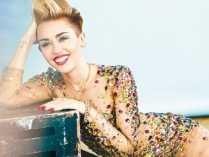 Miley Cyrus realiza un tour mundial de conciertos que se desprende de su más reciente disco “Bangerz”. 