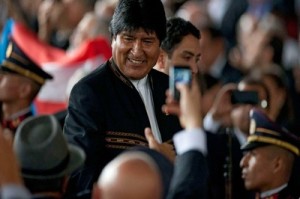 Presidente Evo Morales se solidariza con el ataque económico que embate a Argentina por la "extorsión económica" al tener que pagar más de 81 mil millones de dólares.