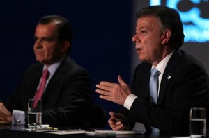 Santos espera mantener unión con Venezuela, mientras que Zuluaga evidenció que afectará esas relaciones diplomáticas. 