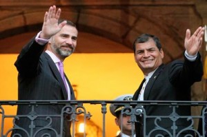 El presidente de Ecuador, Rafael Correa, recibió al entonces príncipe de Borbón, Felipe, el 23 de mayo en el Palacio de Carondelet, en Quito.