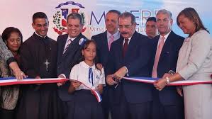 Presidente Medina inaugura 12 nuevas escuelas en Monte Plata