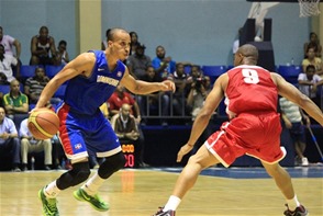 Armador. Adris De León es uno de los tres jugadores que debutan en la selección nacional junto a Ronald Roberts Jr. y James Maye.