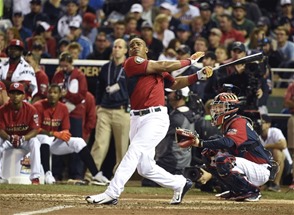 Yoenis Céspedes, de los Atléticos de Oakland, durante la competencia de jonrones antes del Juego de las Estrellas de las Grandes Ligas en el Target Field en Minneapolis.