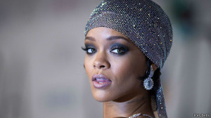 Rihanna tuvo que rectificar por uno de sus tuits.