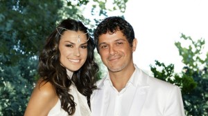 Alejandro Sanz y Raquel Perera durante su boda. 