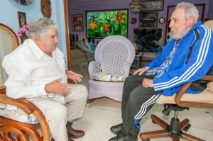 El presidente de Uruguay, José Mujica, dijo que el líder cubano, Fidel Castro, es un viejito que sigue teniendo una mente brillante. 